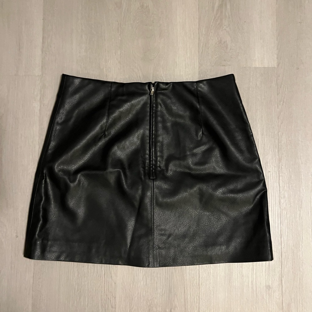 Chic Black Leather Skirt